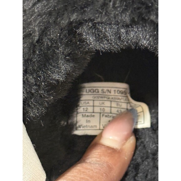 UGG Women's Fluff Yeah Slide Slippers, Black,(12 US) (UK 10) (EU 43) (JAPAN 29). - Picture 7 of 12